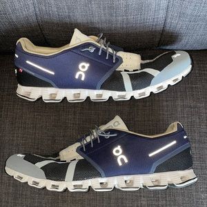 On Cloud Running. Navy/black/tan